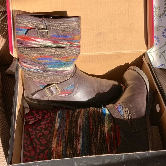 Dollhouse rainbow Yarn boots 6.5 - Picture 2 of 9